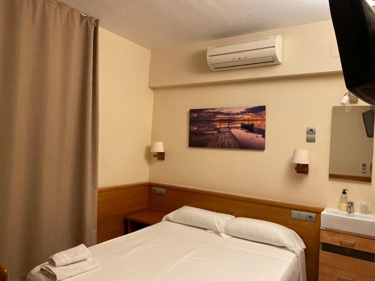 Hostal Galicia Cardedeu Eksteriør bilde