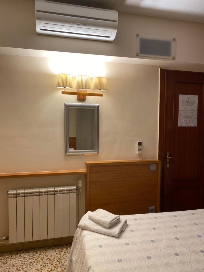 Hostal Galicia Cardedeu Eksteriør bilde