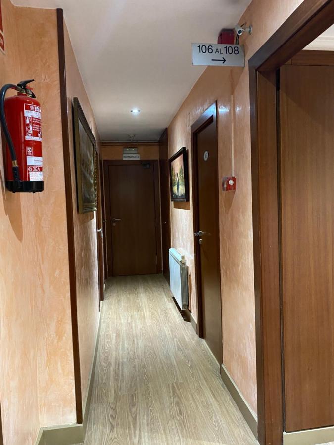 Hostal Galicia Cardedeu Eksteriør bilde
