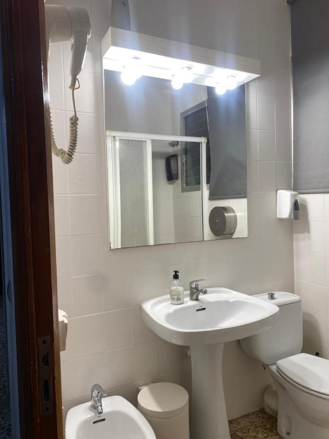 Hostal Galicia Cardedeu Eksteriør bilde
