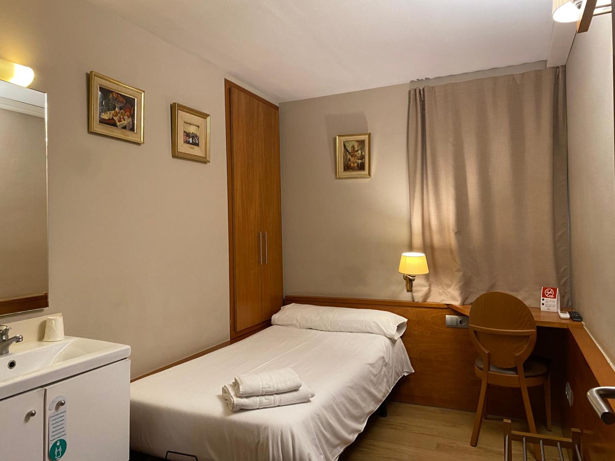 Hostal Galicia Cardedeu Eksteriør bilde